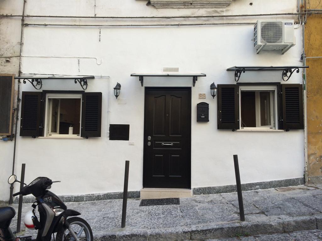 Casa Vacanze Sannazzaro Flat Neapel Exterior foto