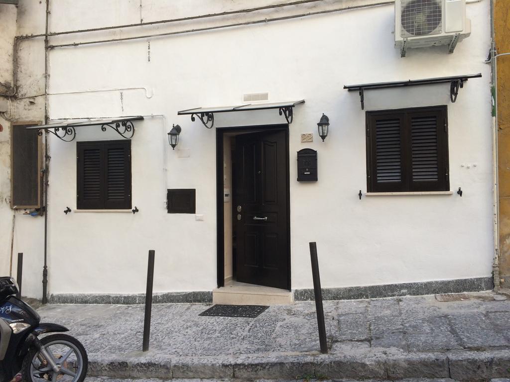 Casa Vacanze Sannazzaro Flat Neapel Exterior foto